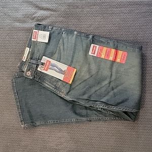 31 x 30 Wrangler Relaxed Boot cut jeans